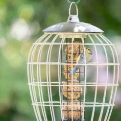 Meisenknödelhalter Mit Schutzkäfig „Aura“ 9 Meisenknödelhalter Mit Schutzkäfig „Aura“ -Vogel Verkaufe 350030119 aura fat ball feeder with guardian qm 6635